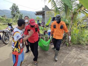 Mayat Laki-Laki Ditemukan Warga Sudah Meninggal Dalam Siring Di BNS Lambar